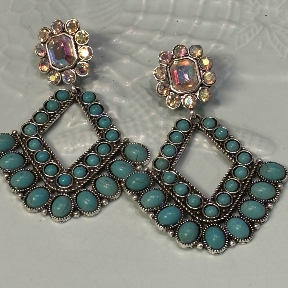 NWT! Elegant Turquoise and Silver Statement Earrings! 🤩 - Picture 3 of 3